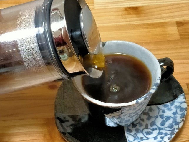 カップに注いで出来上がり