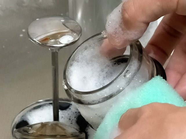 中性洗剤で洗う