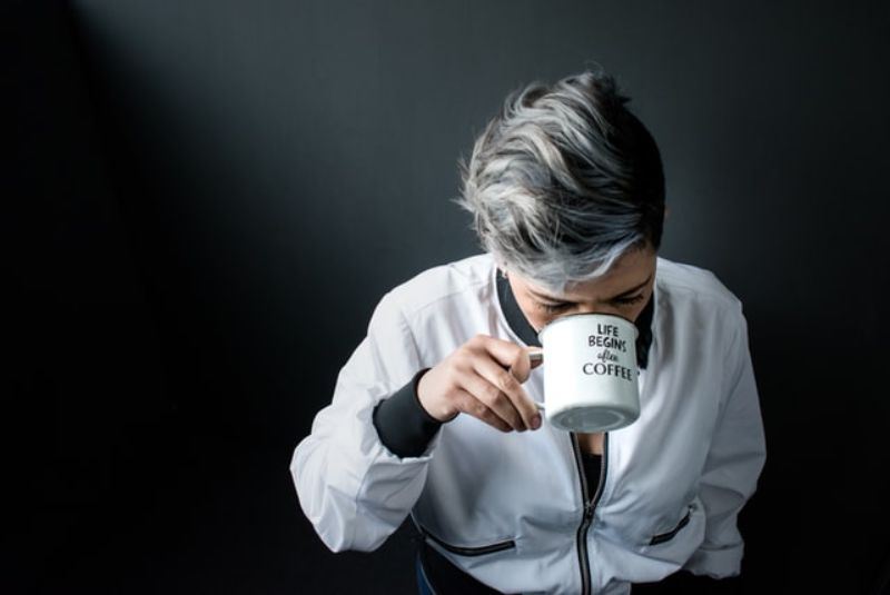 コーヒーカップ 飲む