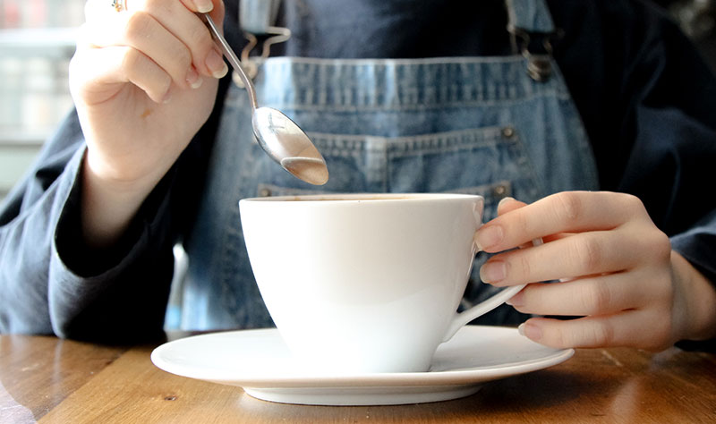 コーヒーカップ 混ぜる