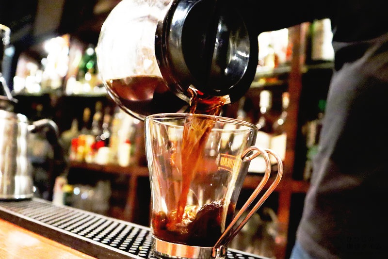 コーヒーを淹れる